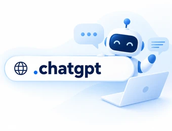 Weißer Roboter mit blauem Kopf und Antenne sitzt neben einem Laptop; daneben das .chatgpt-Logo mit Globus.
