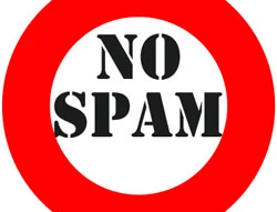 Roter Kreis mit weißem Innenbereich; darin steht NO SPAM in schwarzer Großschrift. Kleines blaues Logo unten rechts.