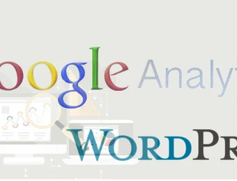 Heller Banner mit Google Analytics- und WordPress-Schriftzügen; Hintergrund mit schemenhaften Geräten und Diagrammen.