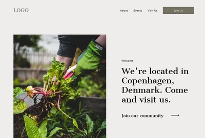 Nahaufnahme einer Person mit grünen Gartenhandschuhen, die eine Pflanze pflegt; daneben Textabschnitt mit Willkommen.