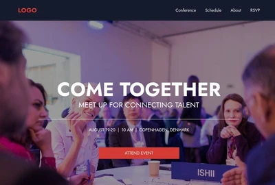 Konferenzbanner mit Logo oben links, dunkelblauem Header; Gruppe Menschen sitzt um Tisch; Text COME TOGETHER zentral.