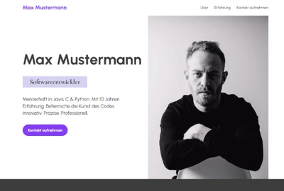 Webseite mit Max Mustermann, Softwareentwickler-Badge und Text; rechts Schwarz-Weiß-Porträt eines Mannes.