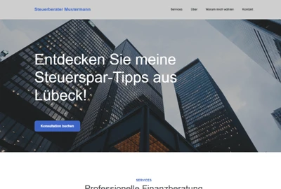 Städtische Hochhäuser aus Glas; weiße Texteinblendung Entdecken Sie meine Steuerspar-Tipps aus Lübeck, blauer Button.
