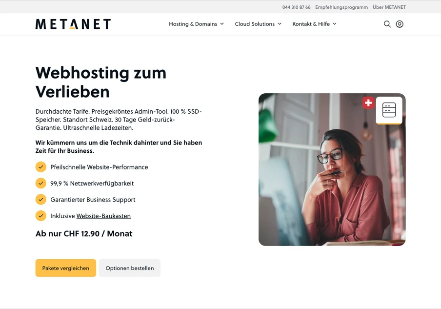 Webseite mit METANET-Logo; Titel Webhosting zum Verlieben; links Textliste, rechts ein Porträtfoto einer Frau mit Brille.