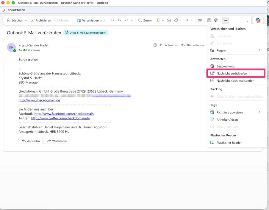 Outlook-E-Mail-Fenster mit offener Nachricht; rechts ein Menü mit der hervorgehobenen Option 'Nachricht zurückrufen'.